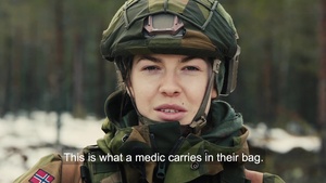 What’s in Your Bag? The Medic (With Subtitles)