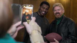 Heisman Trophy winner visits Ramstein