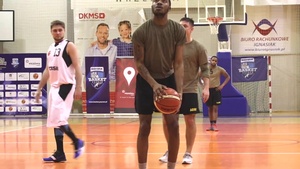 Exhibition basketball: Soldiers from Powidz Military Air Base vs Mlodziezowy Klub Sportowy Wrzesnia