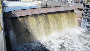 Bulkheads removed at Upper St. Anthony Falls Lock – last hurdle in $3 million upgrade