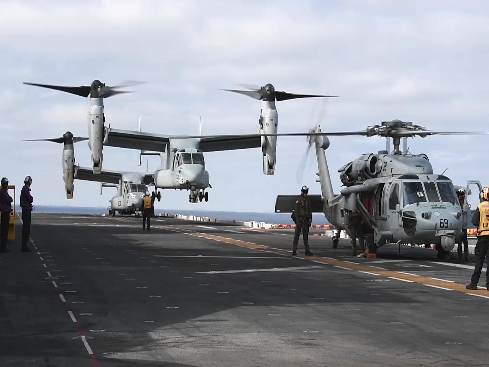 190319-N -IQ884-1001<br />PACIFIC OCEAN (March 19, 2019) Amphibious assault ship USS Boxer (LHD 4) conducts flight operations. Boxer is underway conducting routine operations as a part of USS Boxer Amphibious Ready Group (ARG) in the eastern Pacific Ocean. (U.S. Navy video by Mass Communication 2nd Class Dale M. Hopkins)