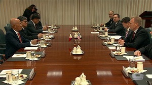 Philippine Defense Minister Visits Pentagon