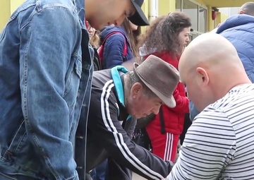 4/4 for Friends: Soldiers visit elderly care facility in Romania