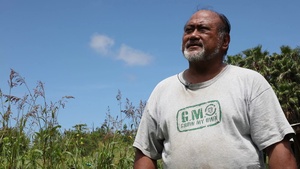25th CAB Soldiers farm with Kahua Pa'a Mua