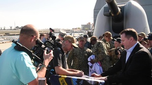 Danny Hamlin Visits Naval Station Norfolk