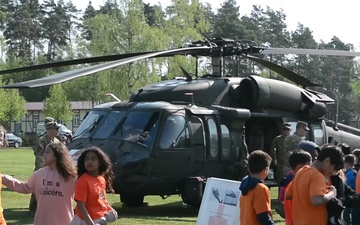 12th Combat Aviation Brigade puts on STEM static display for elementary school