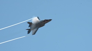 F-35 Demo Team performs new demonstration at the 2019 WOW Airshow