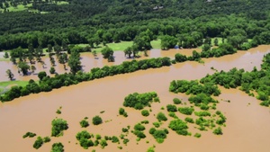 Arkansas's Adjutant General Escorts State Leadership Over Flooded Areas