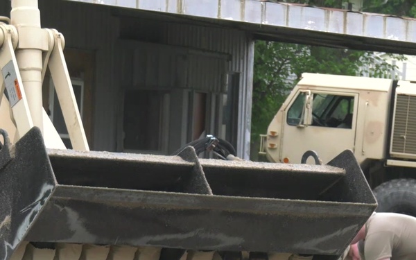 Missouri Guardsmen work with local civilians to sure up a levee.