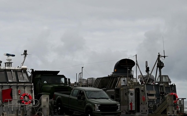 LCAC landing in Oregon