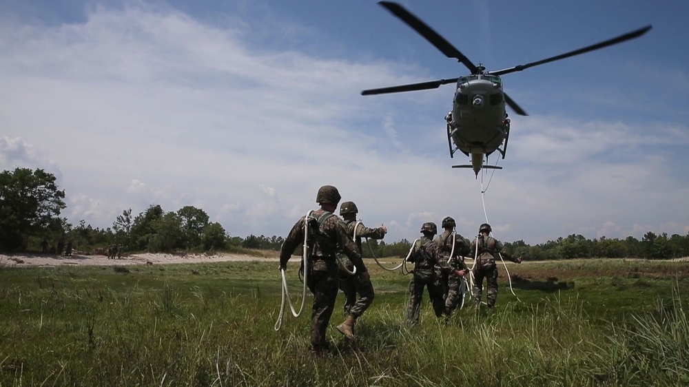 DVIDS - Video - Burmese Chase SPIE Rigging B-Roll