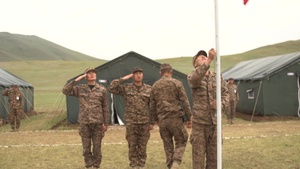 U.S. Marines and Mongolian soldiers work together during Khaan Quest 2019