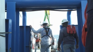 Coimbra Response Crews Work Aboard M/V SHELIA BORDELON