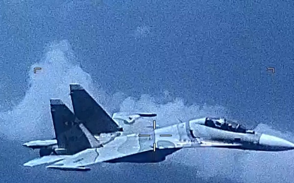 Venezuela SU-30 Flanker Aggressively Shadows a U.S. EP-3 Aircraft