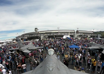 Time lapse video of the crowd at F-AIR Colombia 2019