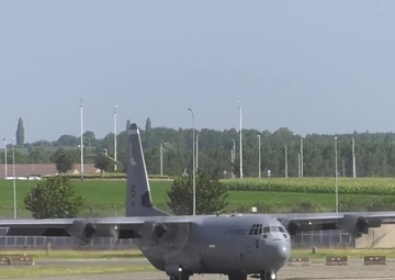 1st Combat Communications Squadron trains with 424th Air Base Squadron on a Landing Zone