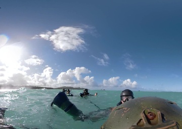 25th Infantry Division Soldiers Conduct SPIE Training off the Coast of Hawaii (360 video)