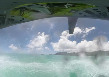 25th ID Soldiers Conduct SPIE Training from a CH-47 Off the Coast of Hawaii (360 video)