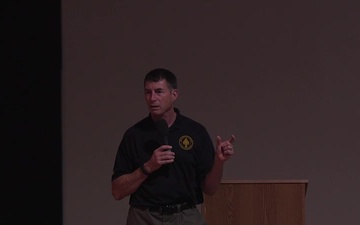 CSM Thetford Briefs Cannon AFB Air Commandos about his Time in the US Army Special Forces