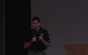 CSM Thetford Briefs Cannon AFB Air Commandos on his Time in the US Army Special Forces