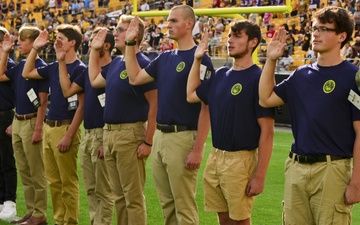 Future U.S. Armed Forces Service Members Enlist Together at NFL Stadium