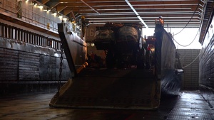 31st MEU Marines return to USS Ashland on LCU