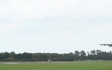 B-52 Landing at RAF Fairford