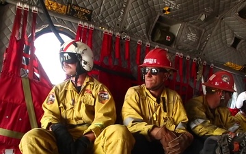 Cal Guard Chinooks lift firefighters to the Red Bank Fire