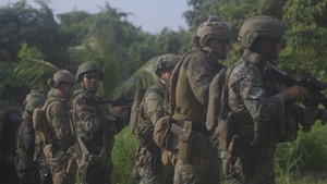 US Recon Marines fire on the range with Philippine Force Recon Marines