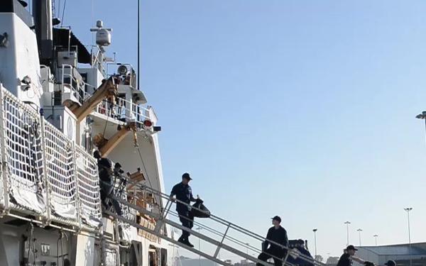 Coast Guard Cutter Alert conduct drug offload in San Diego