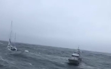 Coast Guard rescues 5 from sailboat off Oregon coast