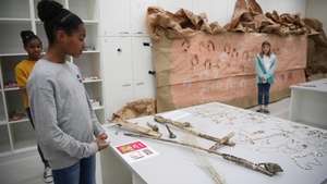 Iwakuni Middle School students present a Neolithic exhibit (Package/Pkg)
