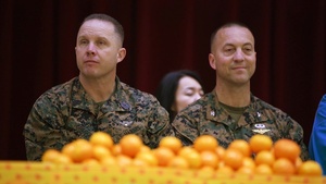 Iwakuni City share mikan with MCAS Iwakuni students