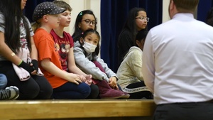 Higashi School joins in on the fun at Iwakuni Elementary school (Package/Pkg)
