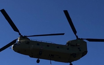 Washington National Guard Chinook conducts Sling Load training