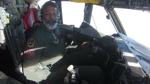 NBA HOF’er Karl Malone flies in a B-52