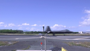 F-22 catches barrier