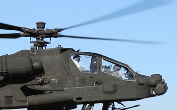 1st Infantry Division Commander flys Apache Gunship