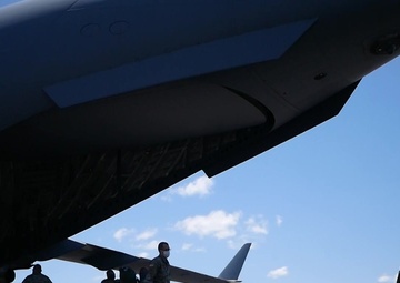 Hawaii Guardsmen airlifted to neighbor islands, assist COVID-19 response