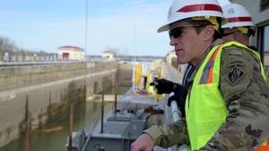 Buffalo District COMMANDER tours the BLACK ROCK LOCK!