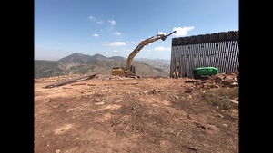 Border barrier construction on San Diego 4