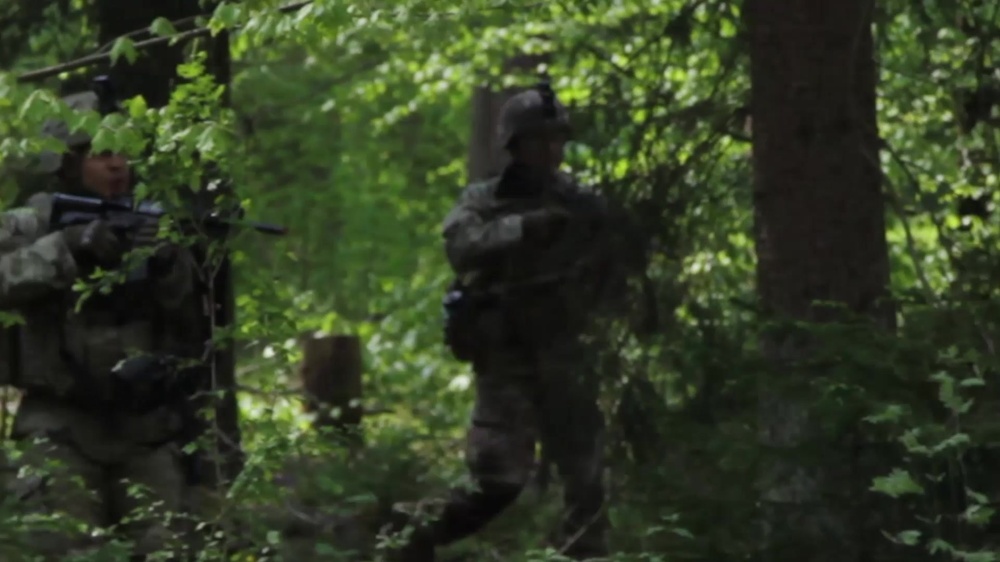 DVIDS - Video - 18th Military Police Brigade conduct air insertion training