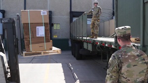Soldiers deliver boxes to Food Bank of Siouxland
