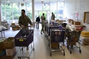 Washington Guardsmen support local food banks