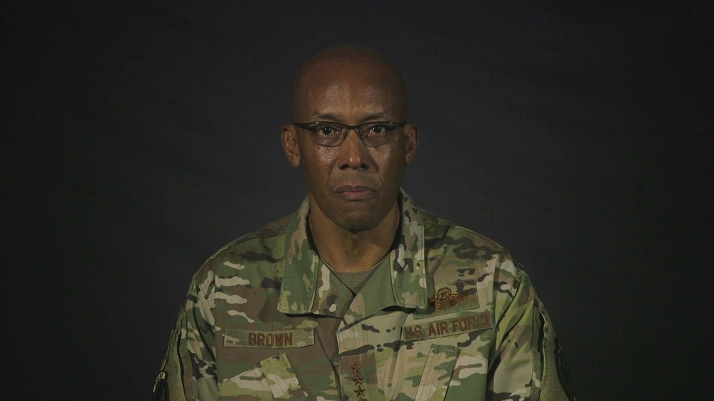 İki dünyada birden yaşayan gerçeği savunduğu...