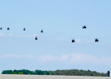 18 Apaches Fly Over Germany (long version without graphics)