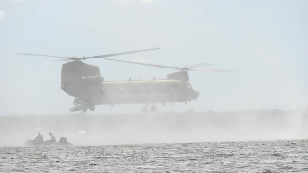 DVIDS - Video - Florida National Guard Soldiers Helo-Cast in Kingsley Lake