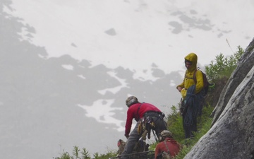 Alaska Air Guardsmen rescue rock climber at Hatcher's Pass