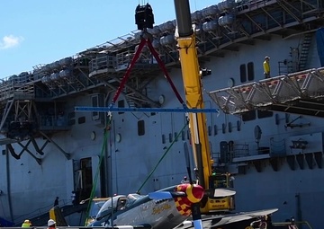 &quot;Warbirds&quot; Arrive in Pearl Harbor