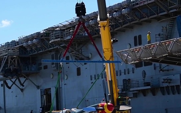 &quot;Warbirds&quot; Arrive in Pearl Harbor